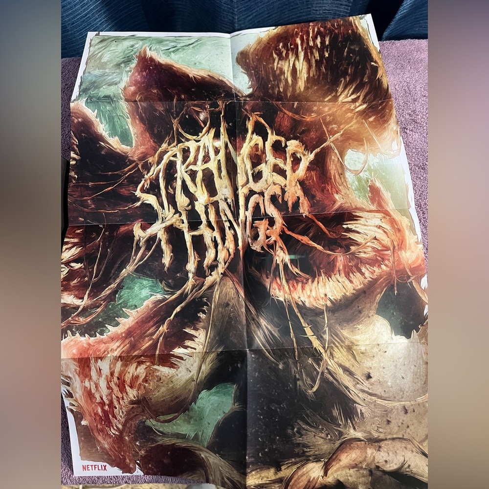 Stranger Things Season 1 Collectors Edition- DVD and Blue Ray - Picture 4 of 5